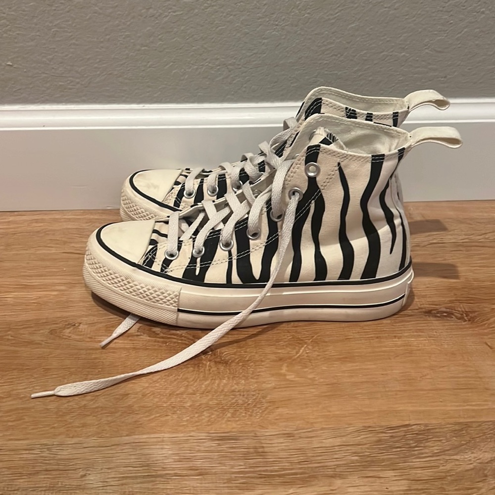 Zebra platform converse